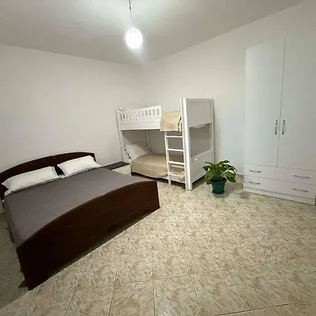 펜션 Guest House Tirana 티라나